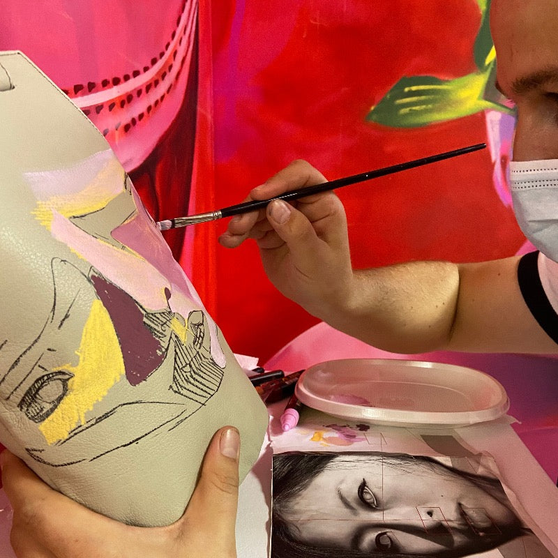 Bolso de artista: pintado a mano por el grafitero Mr. Trazo
